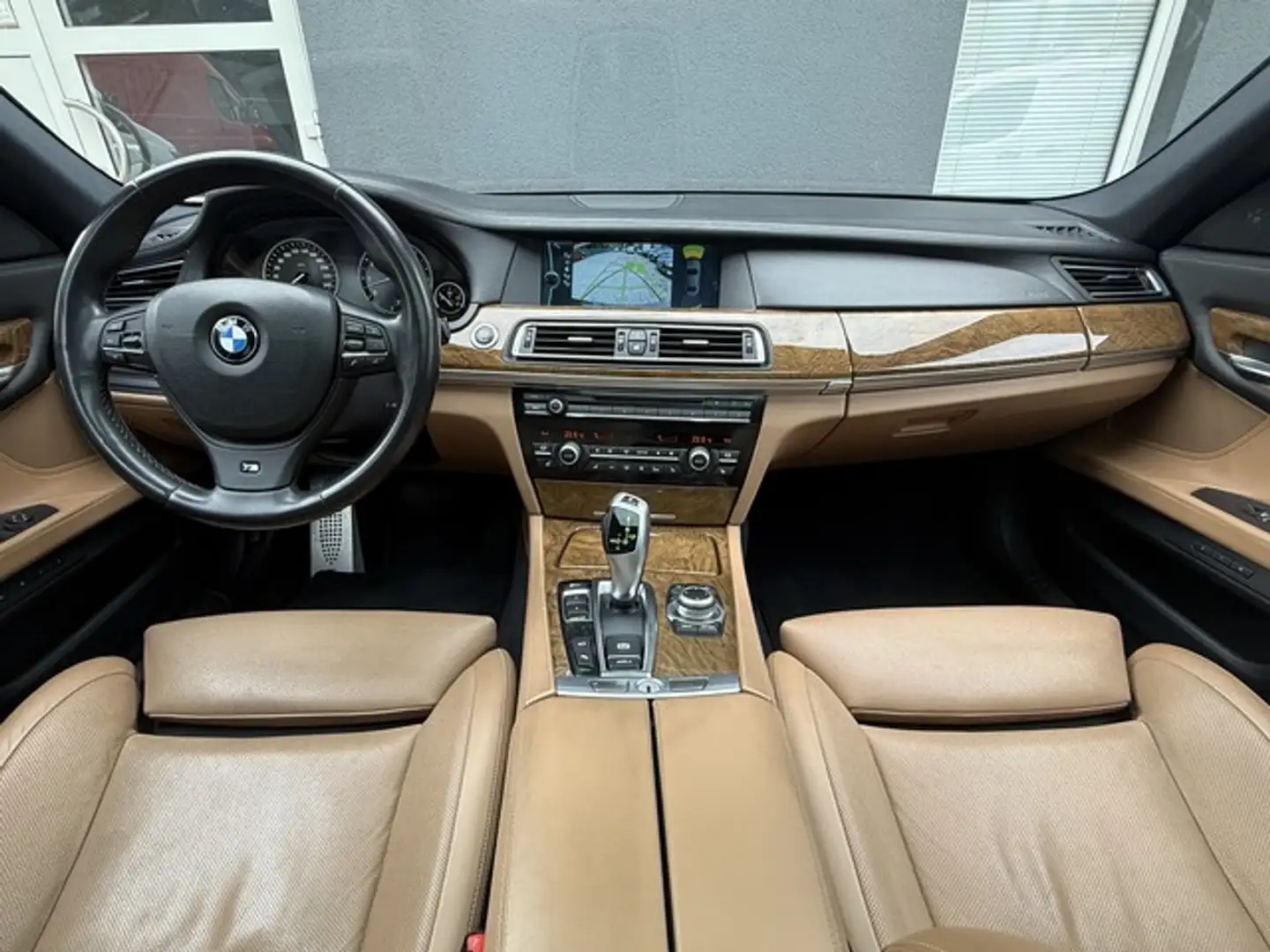 BMW 750 750i ActiveHybrid 7 M-Sportpaket Head-Up crna - 2