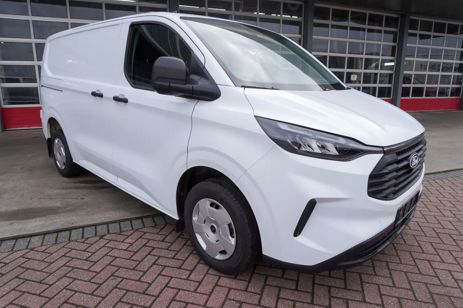 Ford Transit Custom 300S 2.0 TDCI 136PK L1H1 Trend NIEUW MODEL 2024 Nr Wit - 1