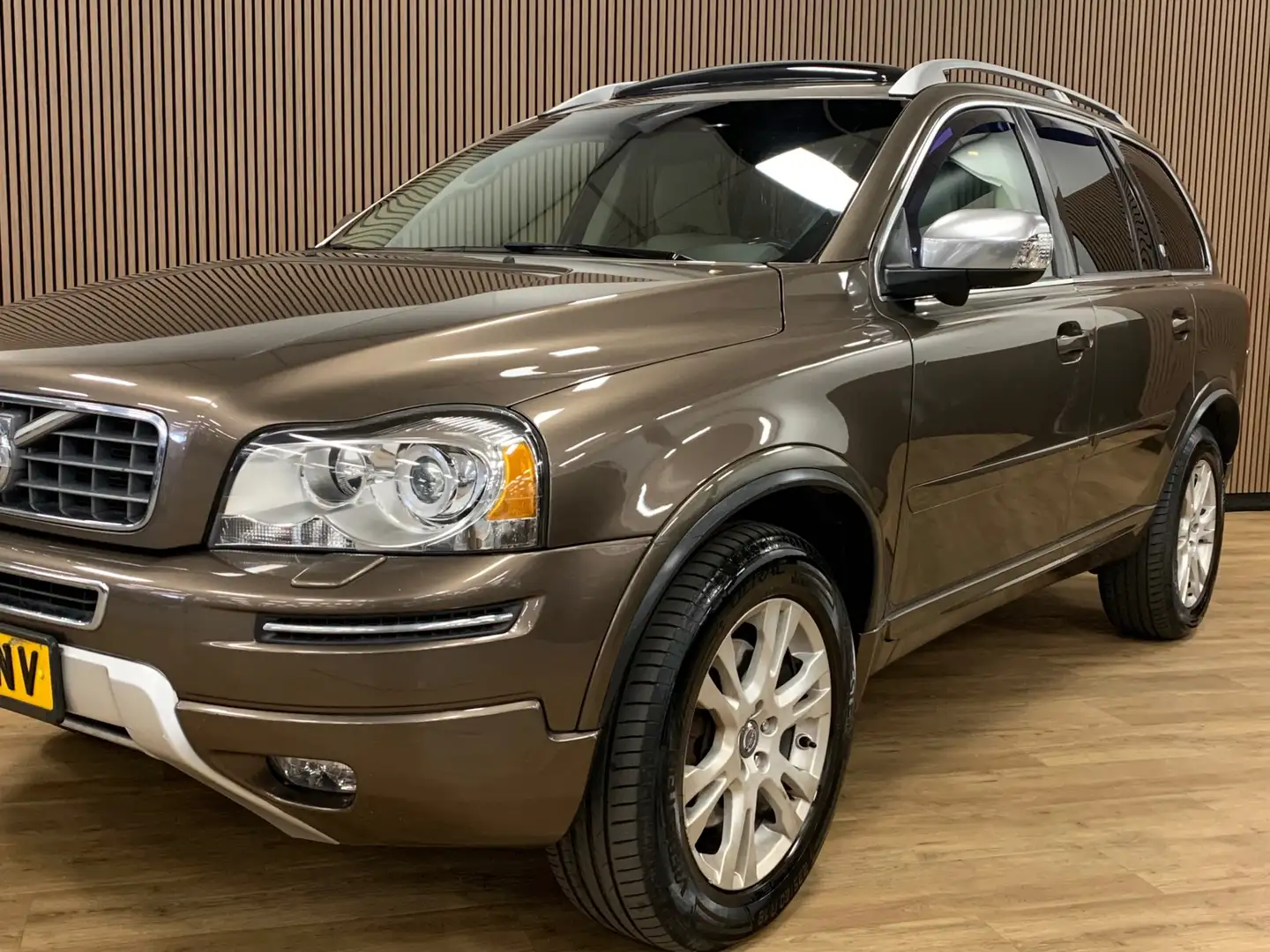 Volvo XC90 3.2 R-Design-7 Persoons-105000-Opendak- Marrón - 2