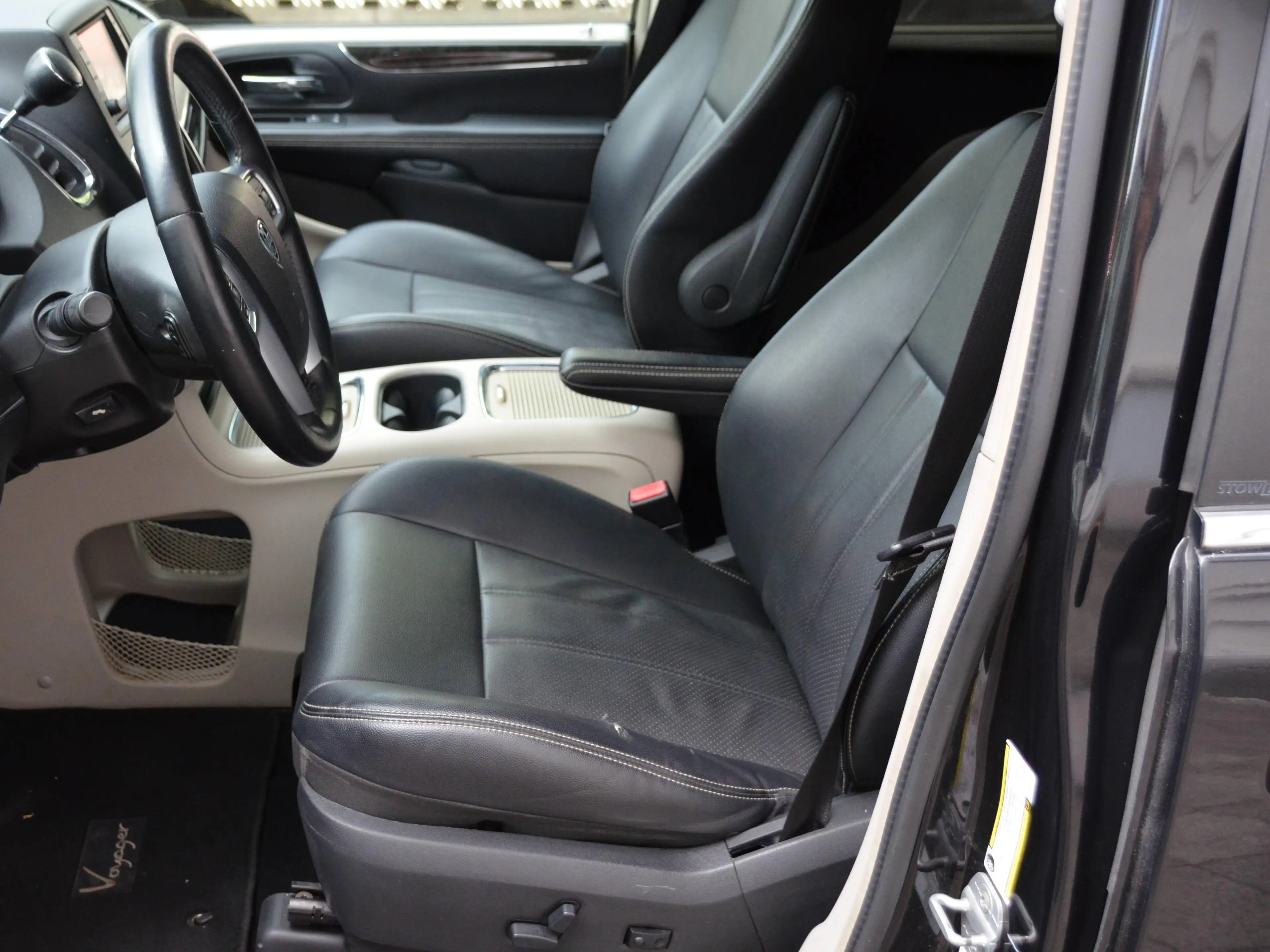 Lancia Voyager Gold — photo 12