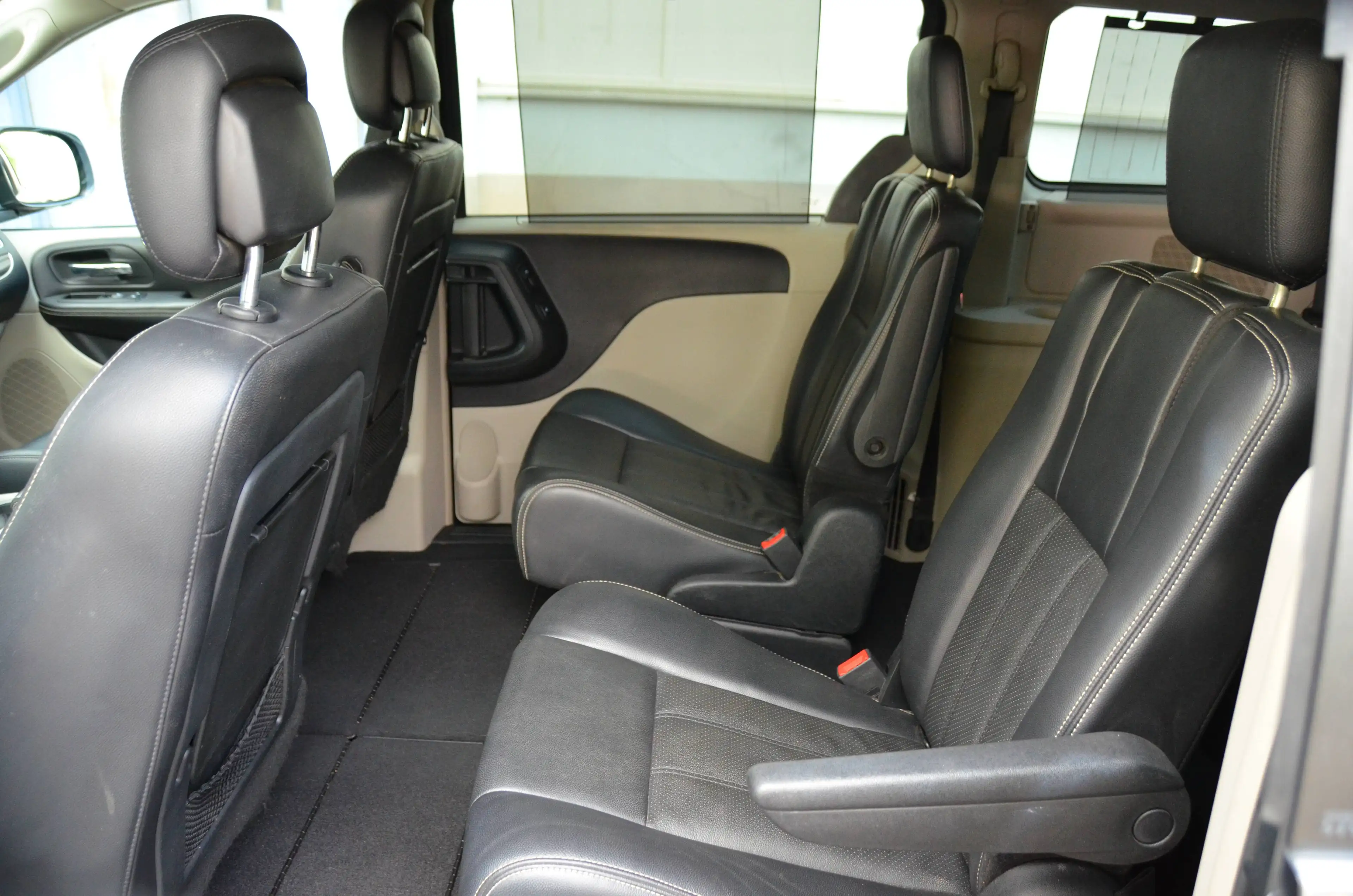 Lancia Voyager Gold — photo 14