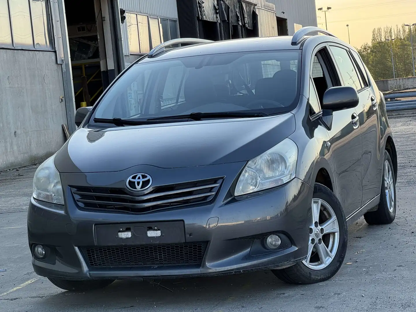 Toyota Verso 2.0 D-4D/7 PLACES/CLIMA/CAMERA/EURO5/ETAT NEUF/ Šedá - 1