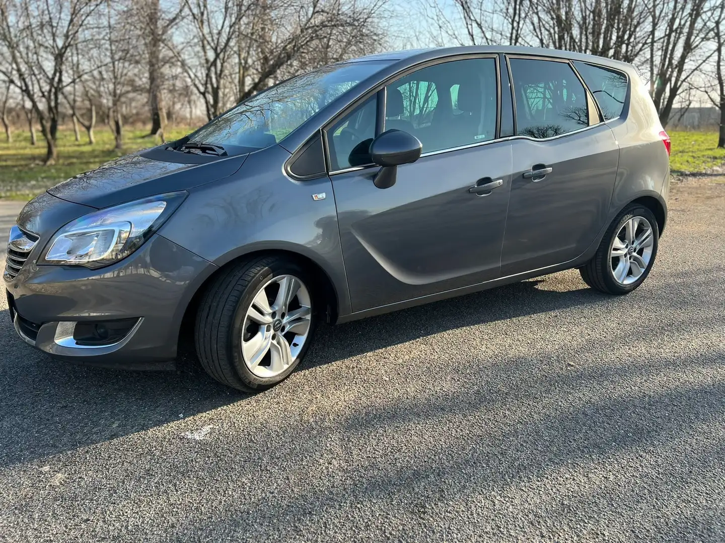 Opel Meriva 1.6 cdti Innovation (cosmo) s SI NEOPATENTATI Zwart - 2