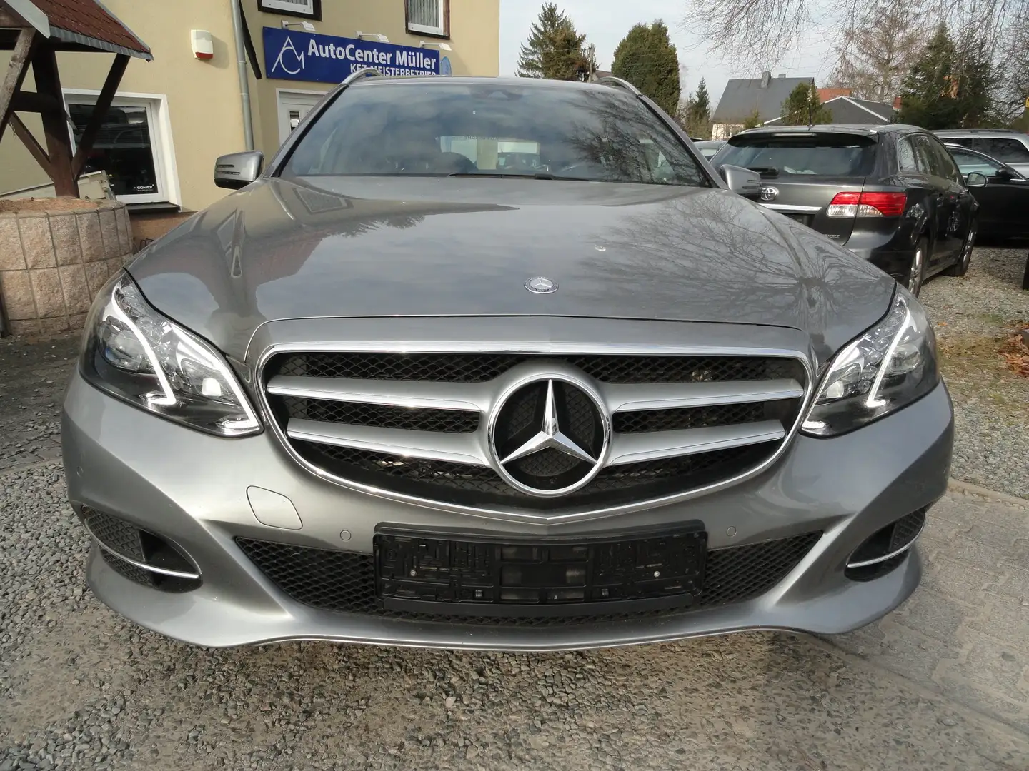 Mercedes-Benz E 200 E 200 CDI BlueEfficiency Xenon+Automatik+AHK Gris - 1