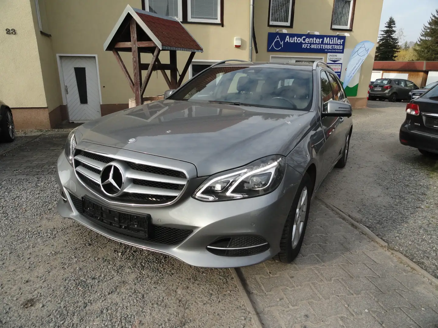 Mercedes-Benz E 200 E 200 CDI BlueEfficiency Xenon+Automatik+AHK Gris - 2