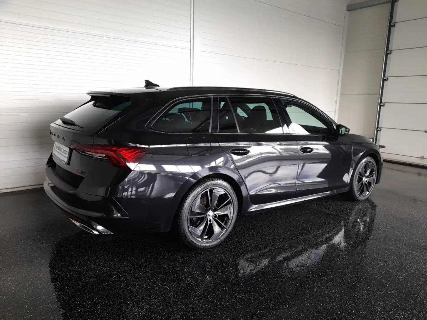 Skoda Octavia Combi RS 4x4 2,0 TDI DSG *MATRIX-LED / HEAD-UP / VIRTUELL / NAVI / AHV / SOUNDAKTOR / KEYLESS* Schwarz - 2