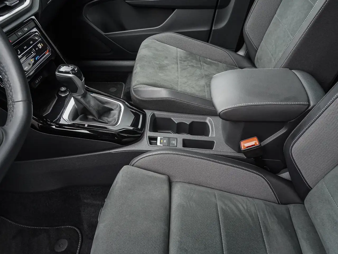 Volkswagen T-Roc 1.5 TSI DSG R-Line PANO MASSAGE NAVI LED, миниатюра 16