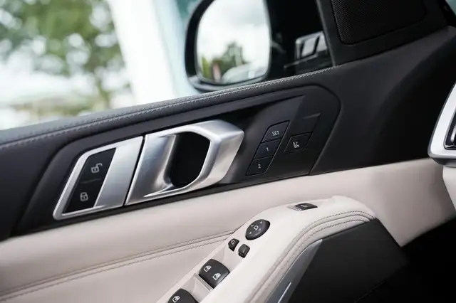 BMW X5 view 21