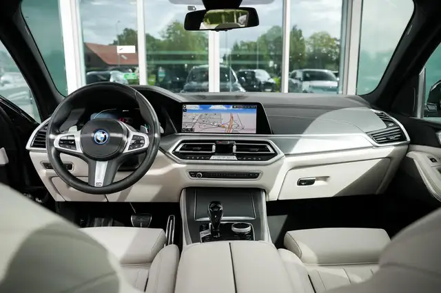 BMW X5 view 4