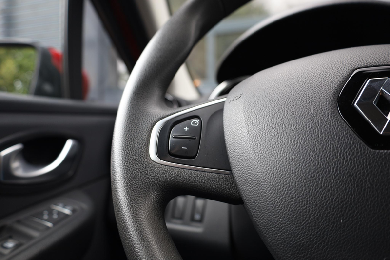 Renault Clio Estate 0.9 TCe Zen |Keyless |Cruise Control |Navi — photo 33