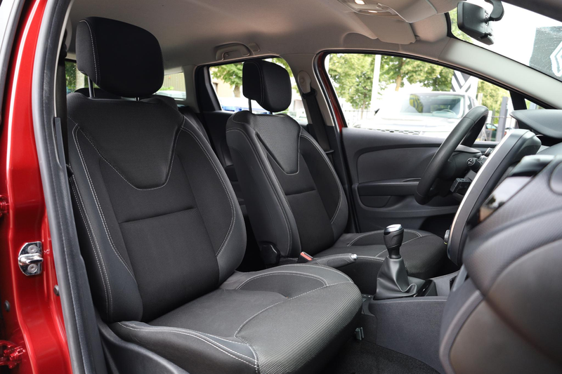 Renault Clio Estate 0.9 TCe Zen |Keyless |Cruise Control |Navi — photo 38