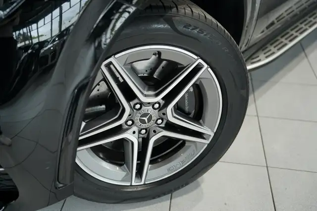 Mercedes-Benz Gle view 3