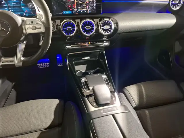 Mercedes-Benz Cla view 10
