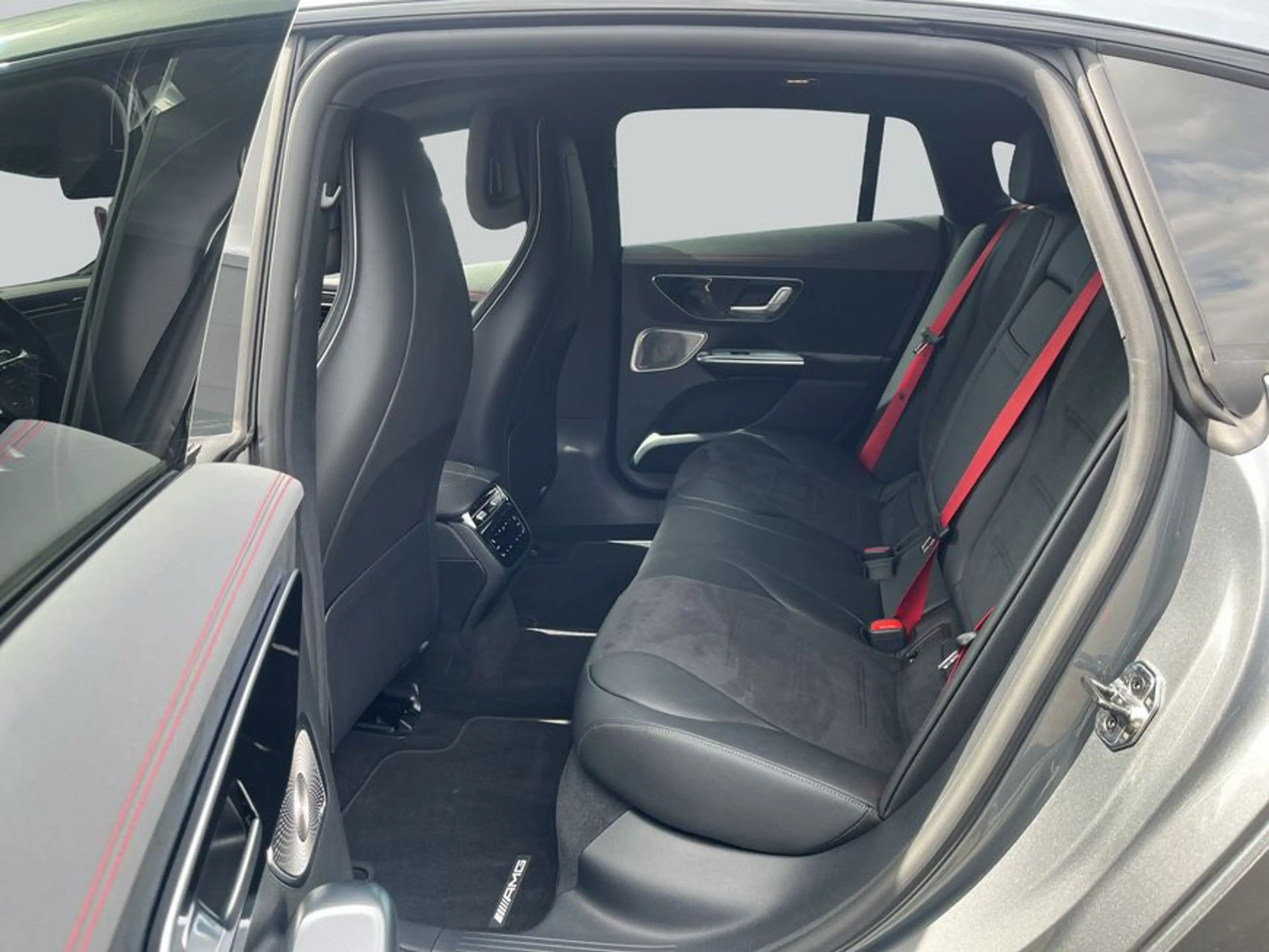Mercedes-Benz EQE 43 EQE — photo 12
