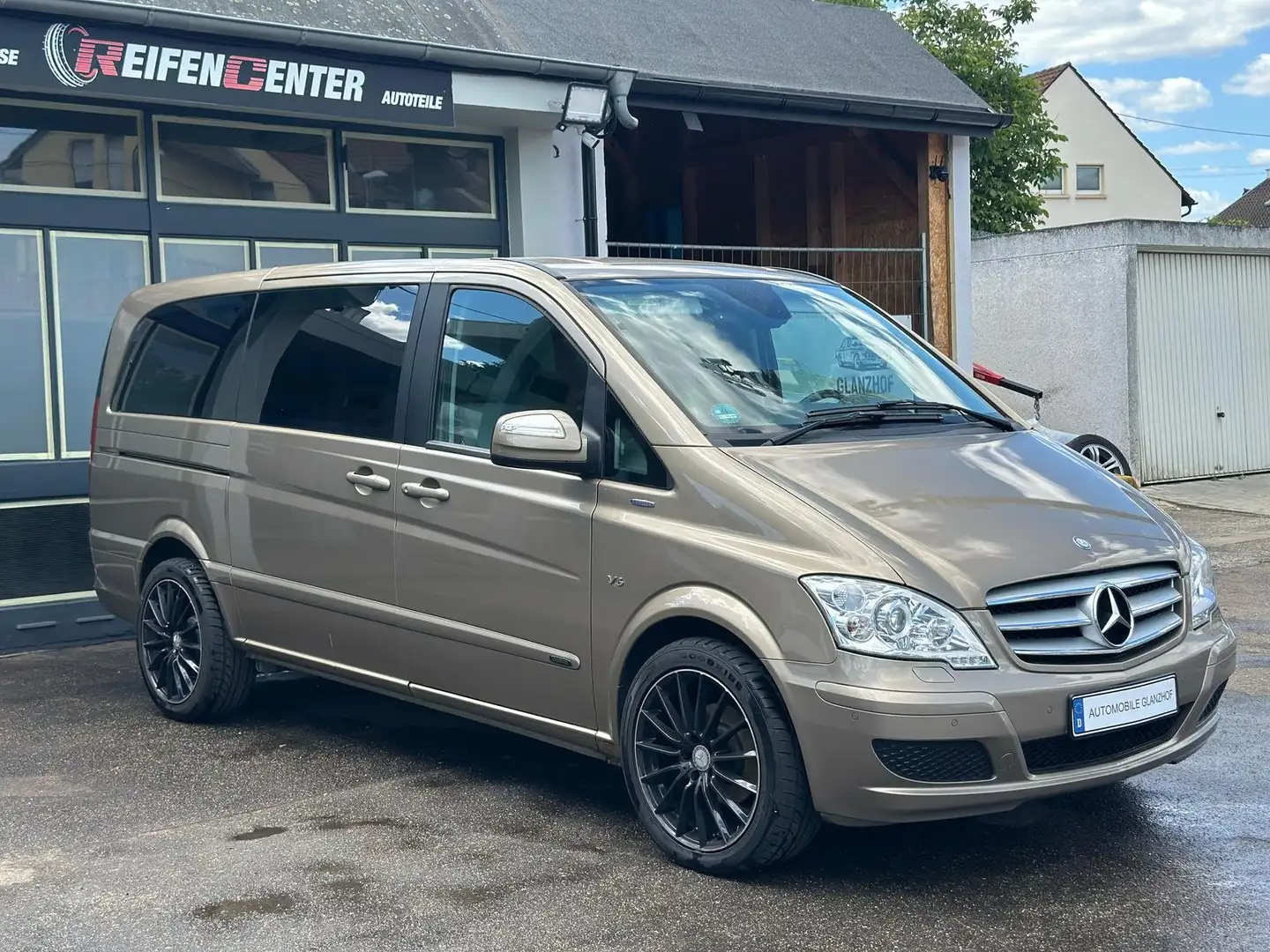 Mercedes-Benz Viano 3.0 V6 CDI Ambiente lang Beige - 1