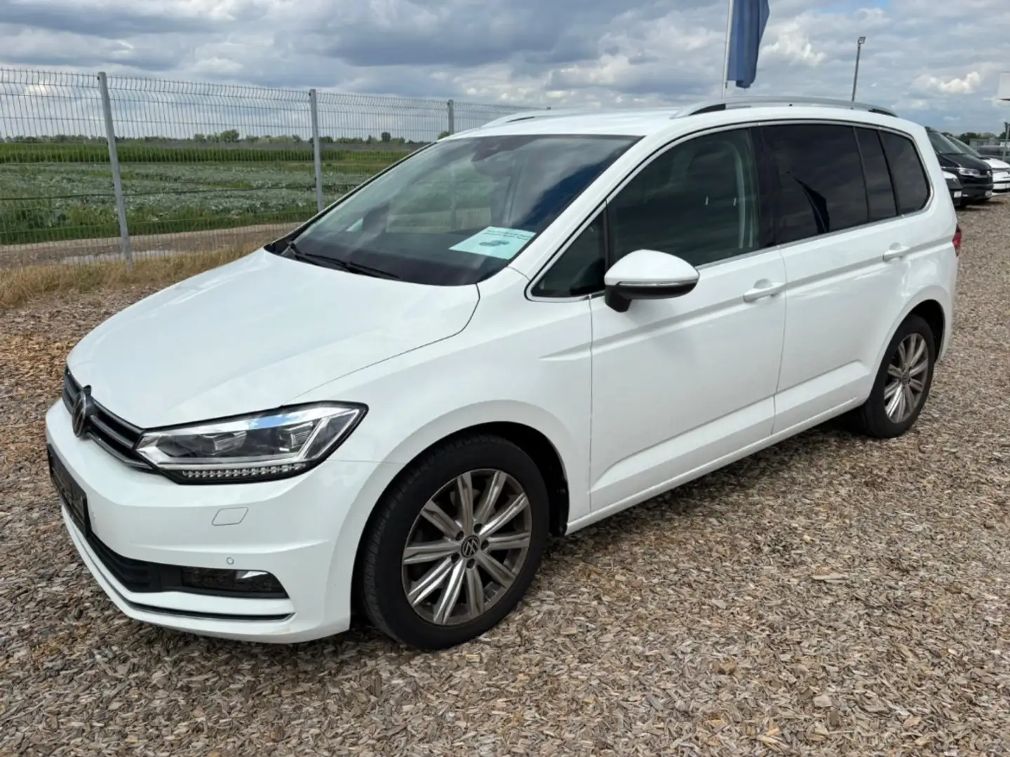 Volkswagen Touran Highline 1.5 TSI DSG NAVI E-HKLAPPE KESSY Wit - 2