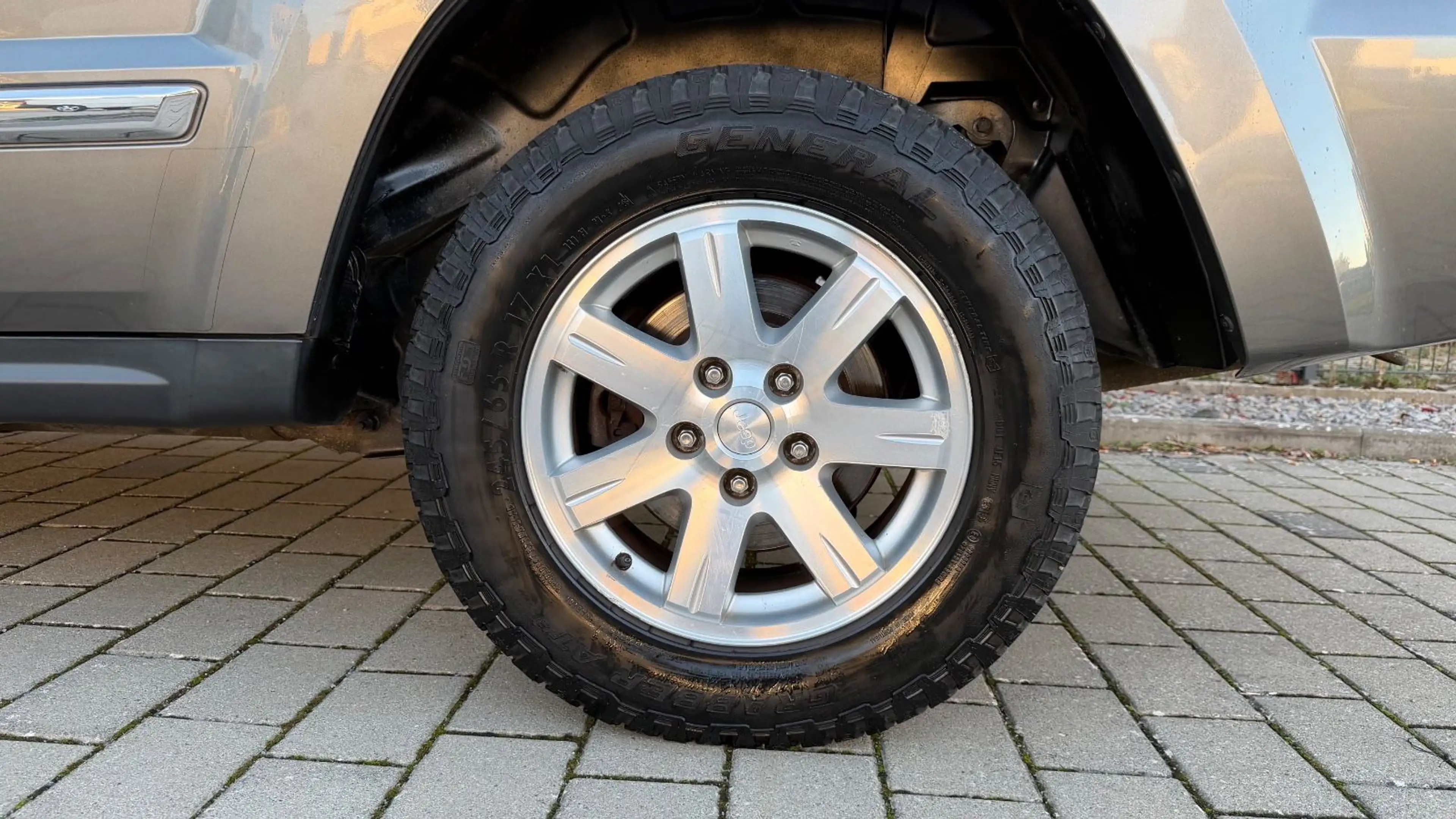 Jeep Grand Cherokee 3.0 CRD 4X4 AUTOMATIK TÜV,SHZ,AHK — photo 7