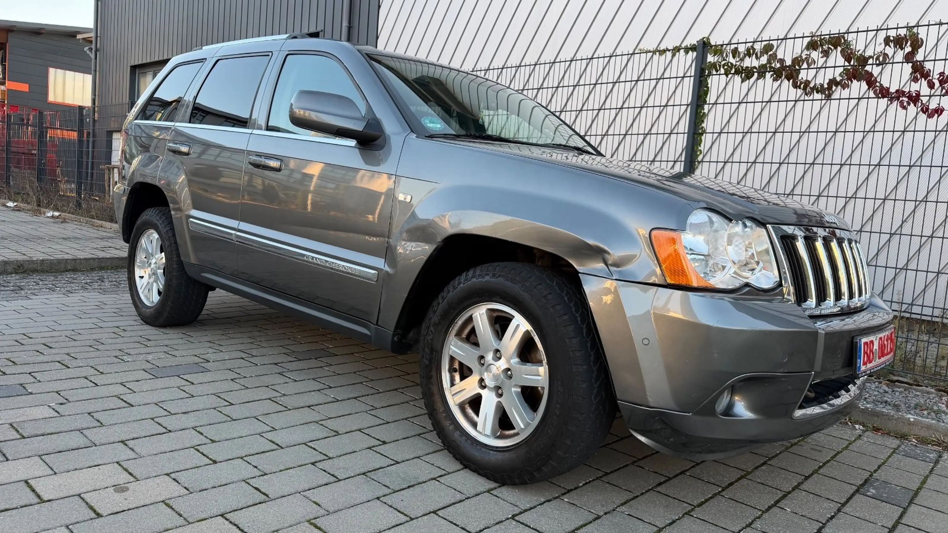 Jeep Grand Cherokee 3.0 CRD 4X4 AUTOMATIK TÜV,SHZ,AHK — photo 4