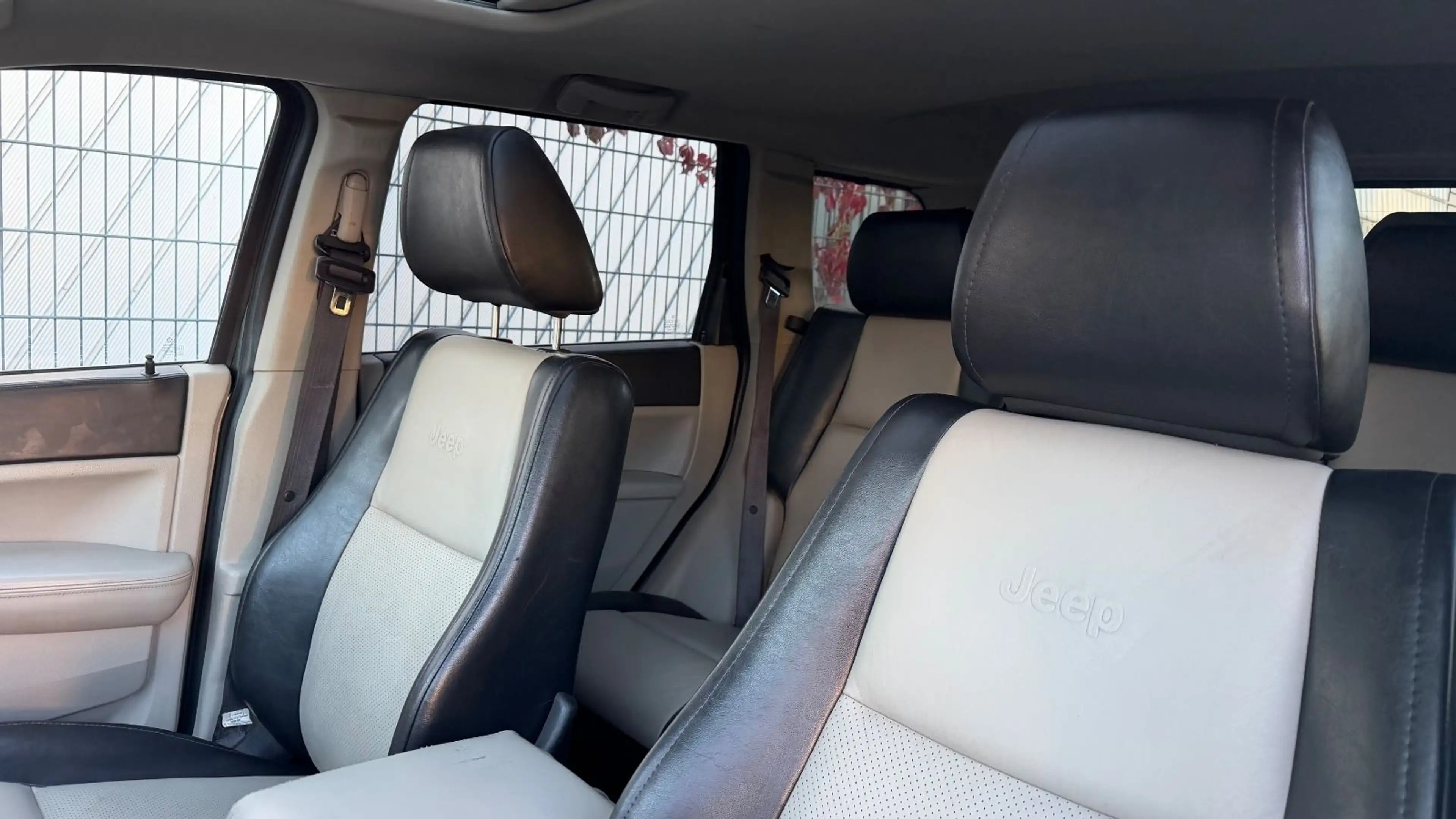 Jeep Grand Cherokee 3.0 CRD 4X4 AUTOMATIK TÜV,SHZ,AHK — photo 14