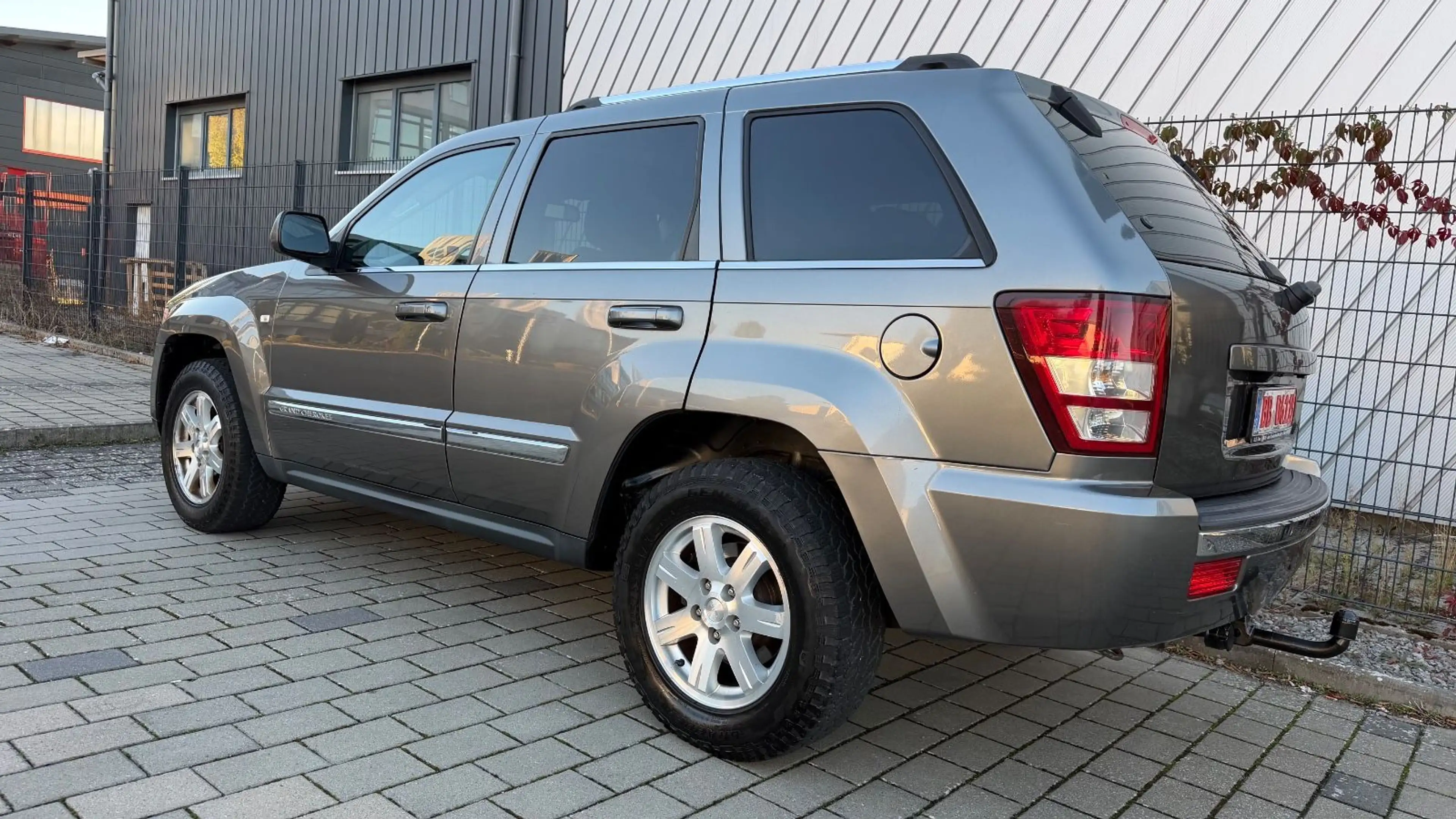 Jeep Grand Cherokee 3.0 CRD 4X4 AUTOMATIK TÜV,SHZ,AHK — photo 3
