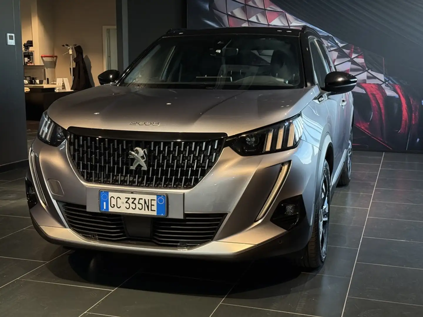 Peugeot 2008 1.5 BlueHDi GT Pack Grijs - 1