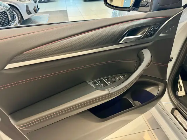 BMW X4 view 8