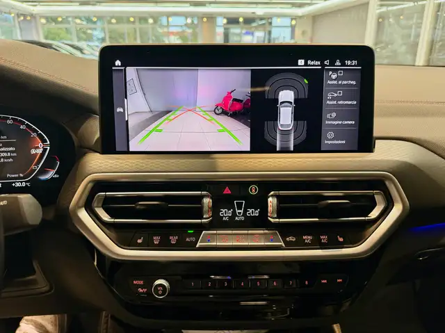 BMW X4 view 10