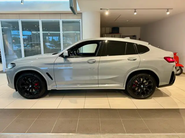 BMW X4 view 4
