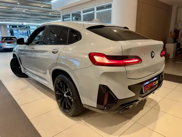 BMW X4 view 5