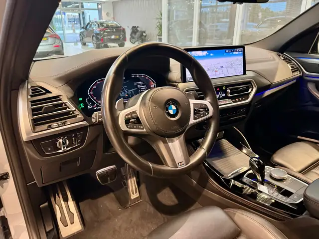 BMW X4 view 9