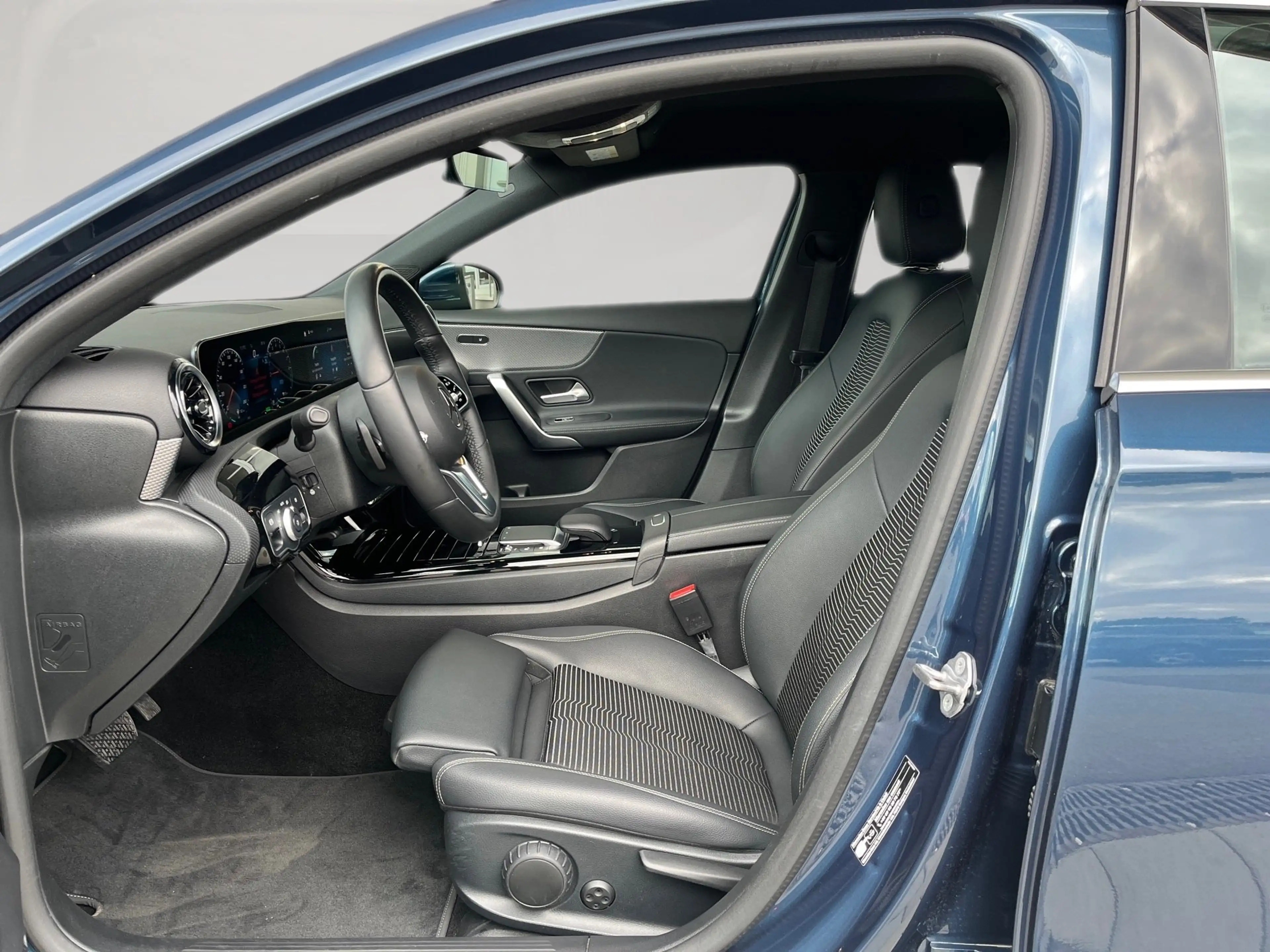 Mercedes-Benz A 250 e Progressive Plug in KlimaA+LM+SoundSys — photo 7