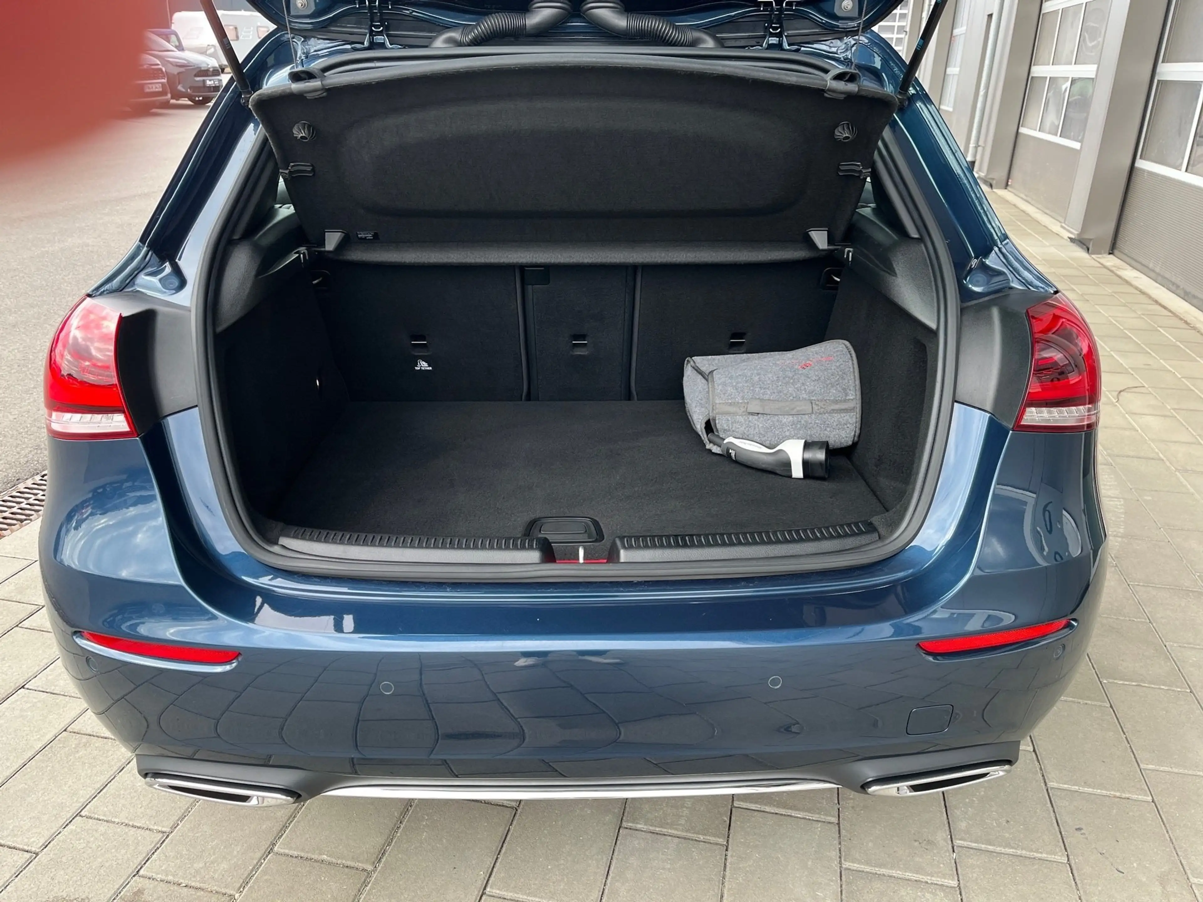 Mercedes-Benz A 250 e Progressive Plug in KlimaA+LM+SoundSys — photo 12