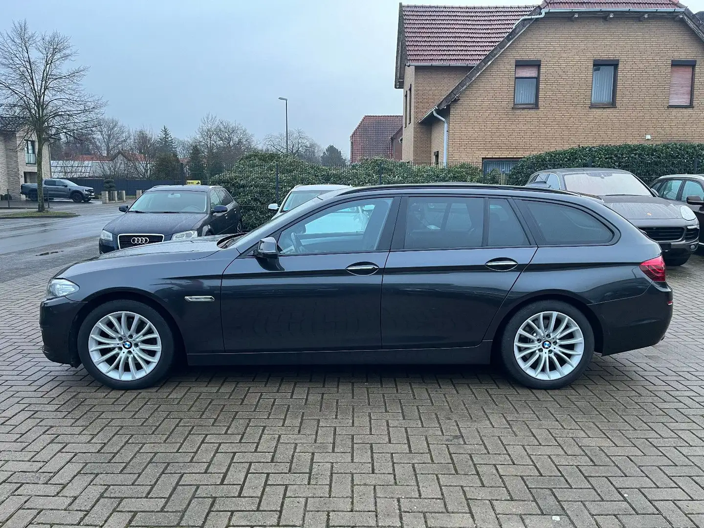 BMW 520 d 4x4+Leder+Navi+Xenon+Kamera+Head Up+Scheck. Grey - 2