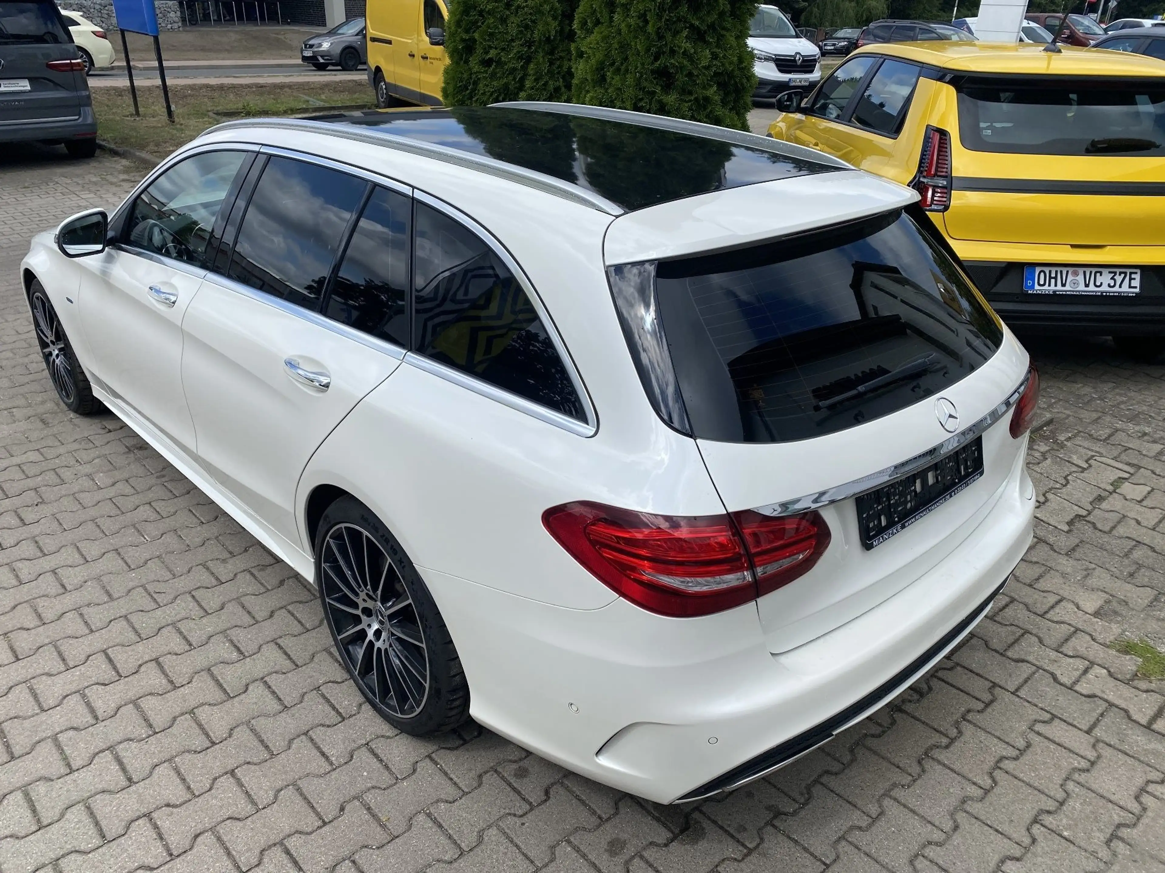 Mercedes-Benz C 350 T-Modell AMG Line — photo 6