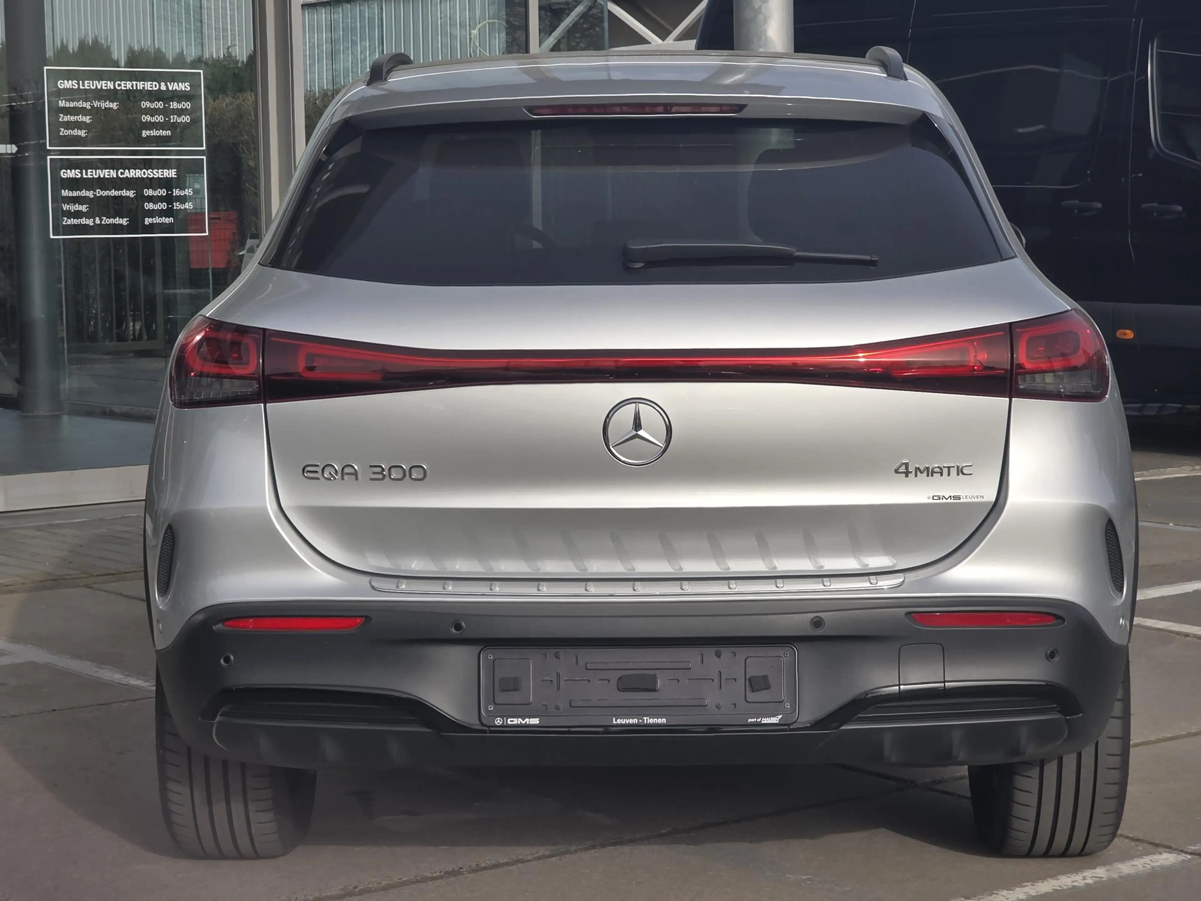 Mercedes-Benz EQA 300 EQA 4MATIC AMG Line — photo 11