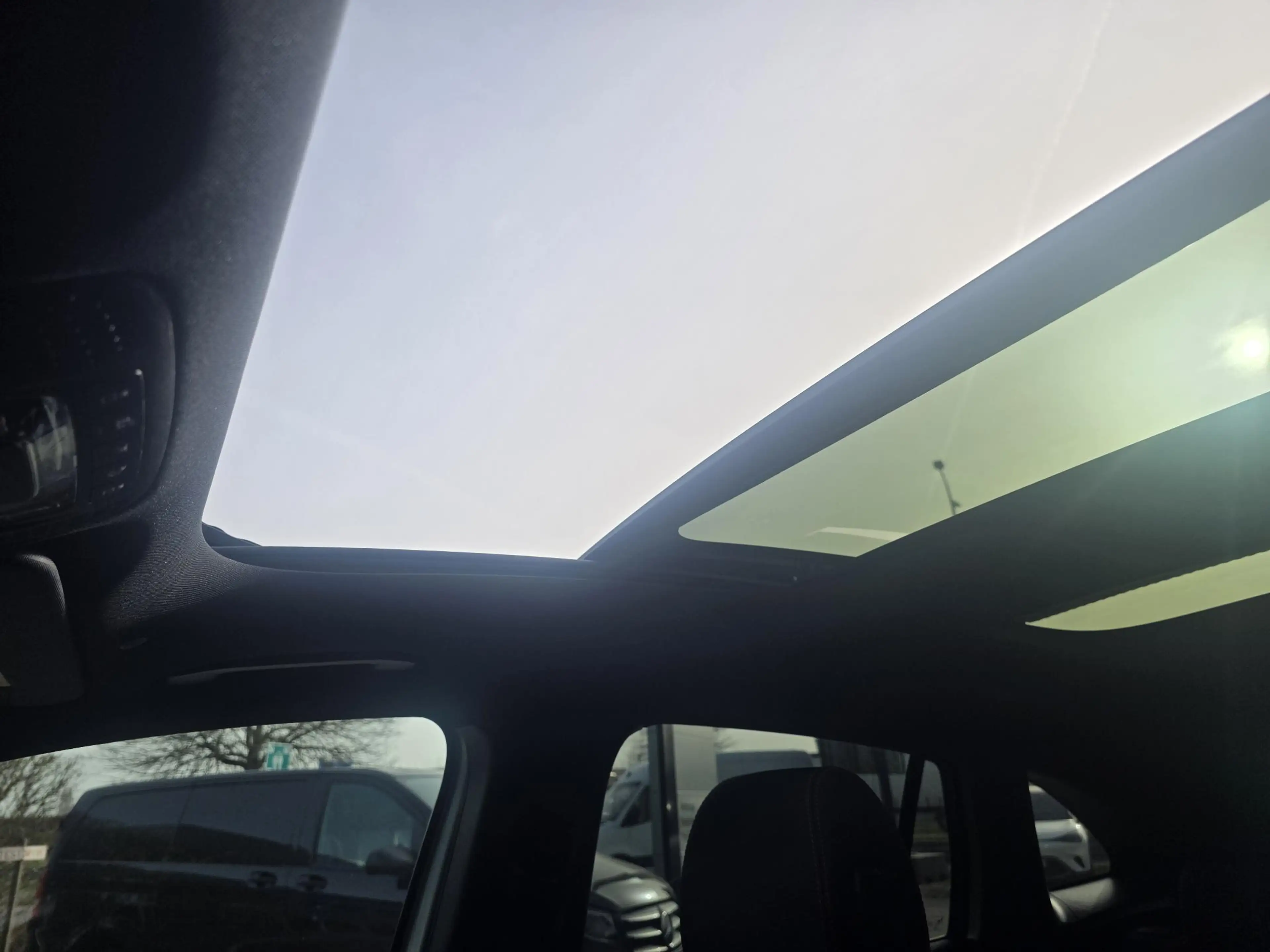 Mercedes-Benz EQA 300 EQA 4MATIC AMG Line — photo 4
