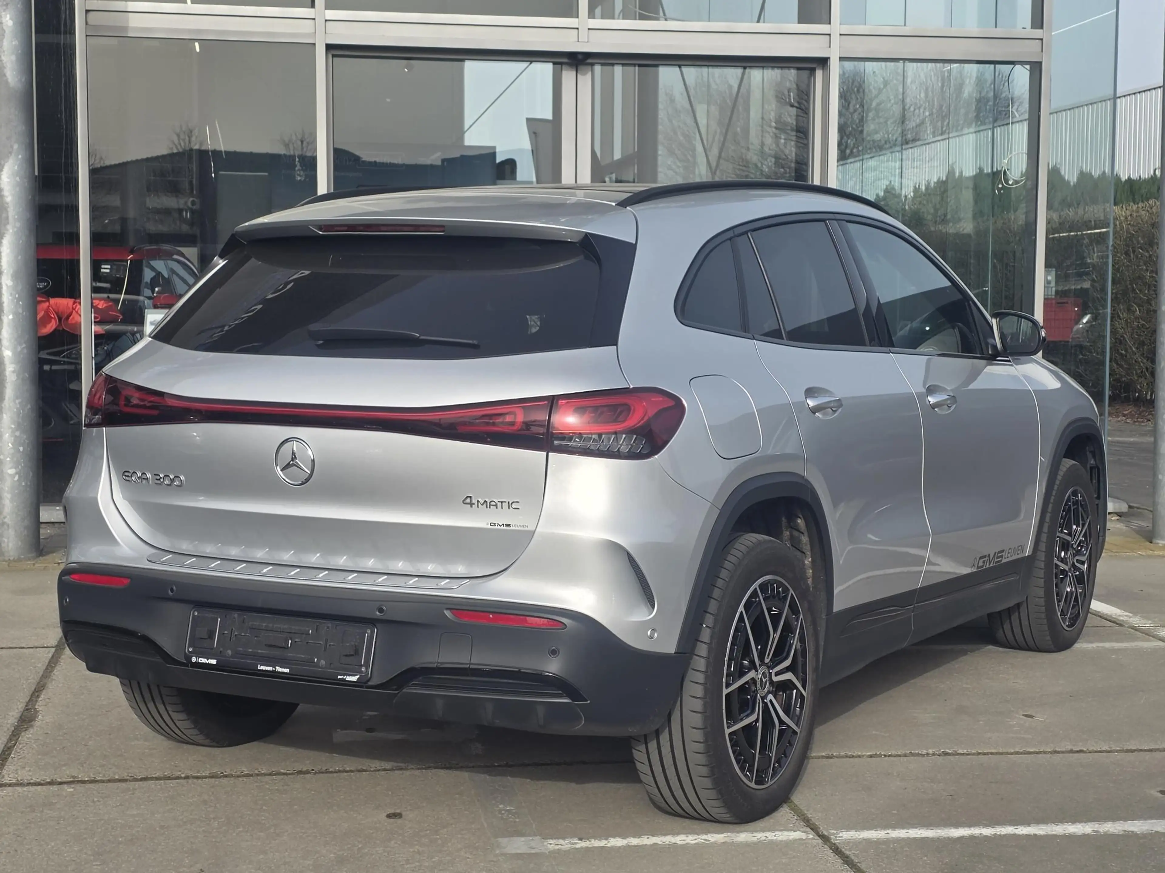 Mercedes-Benz EQA 300 EQA 4MATIC AMG Line — photo 3