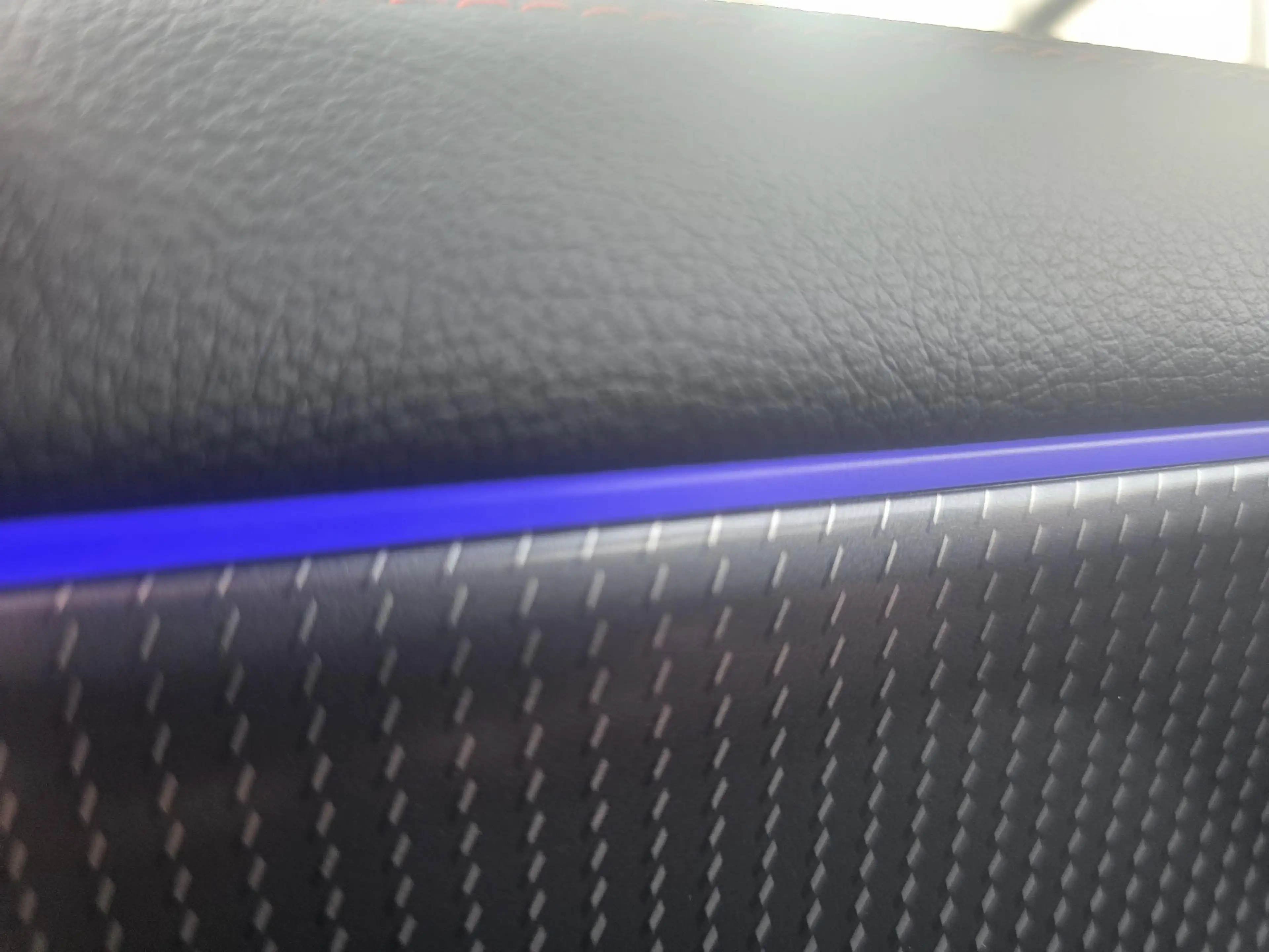 Mercedes-Benz EQA 300 EQA 4MATIC AMG Line — photo 8