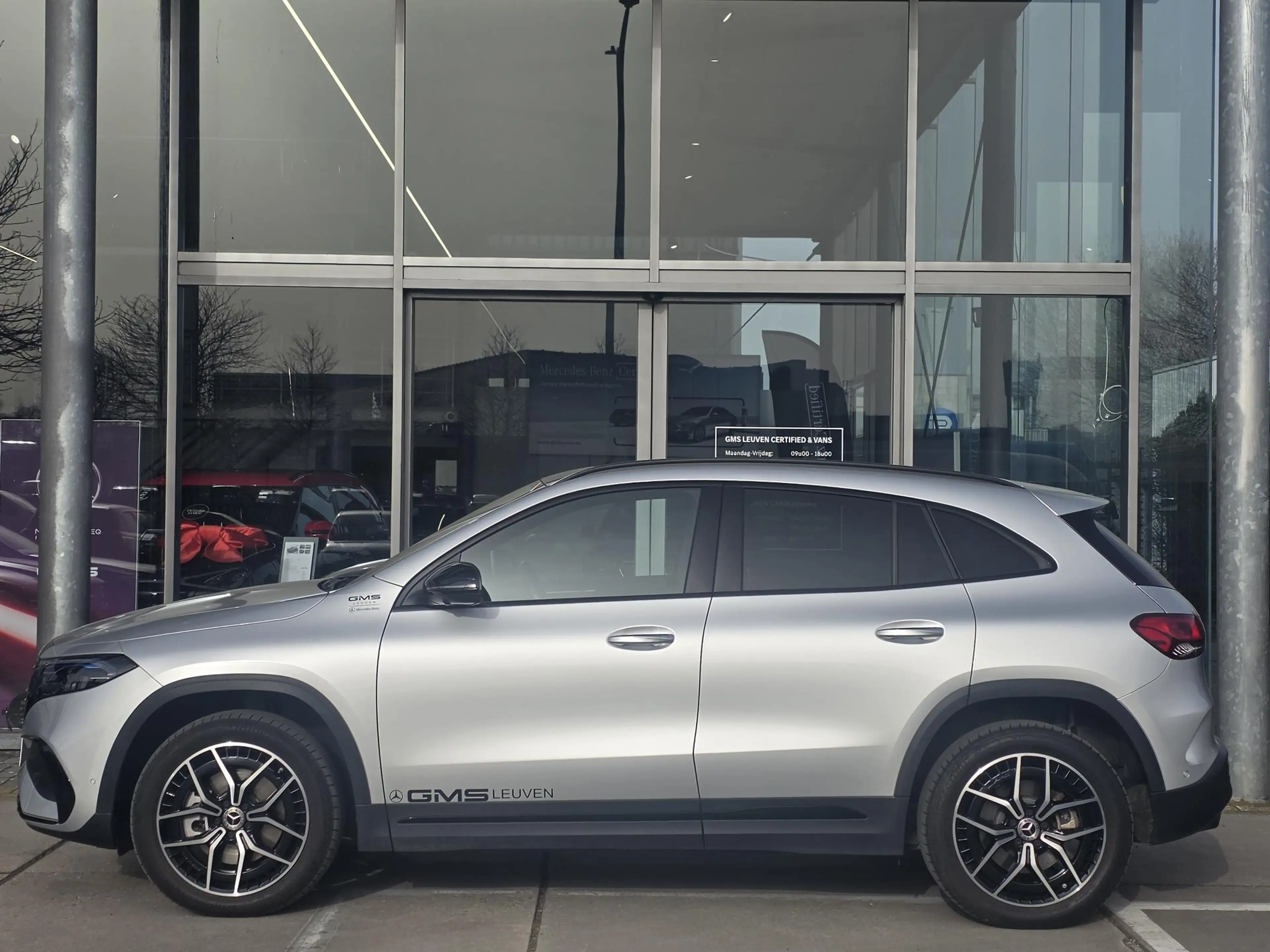 Mercedes-Benz EQA 300 EQA 4MATIC AMG Line — photo 14