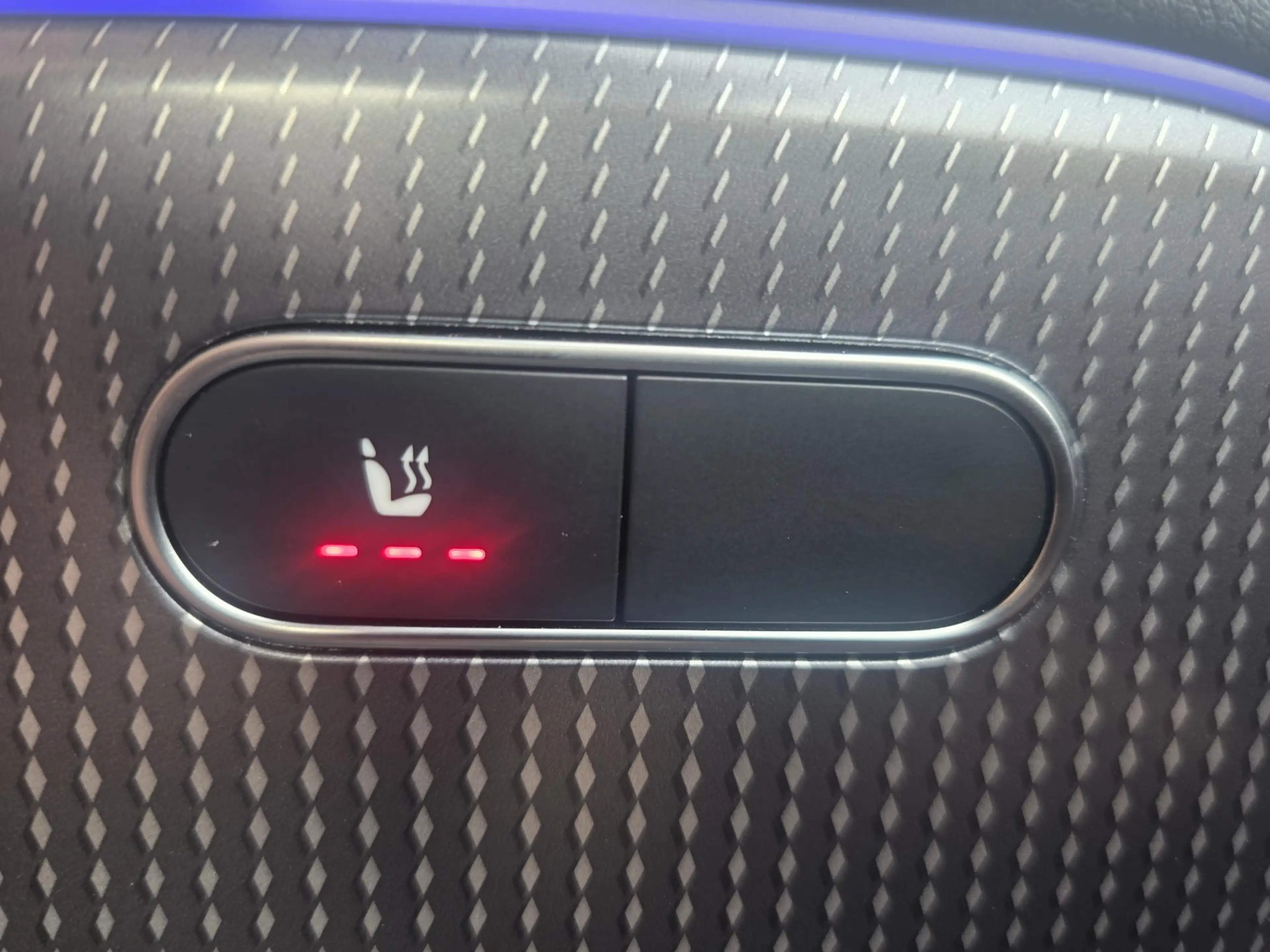 Mercedes-Benz EQA 300 EQA 4MATIC AMG Line — photo 9