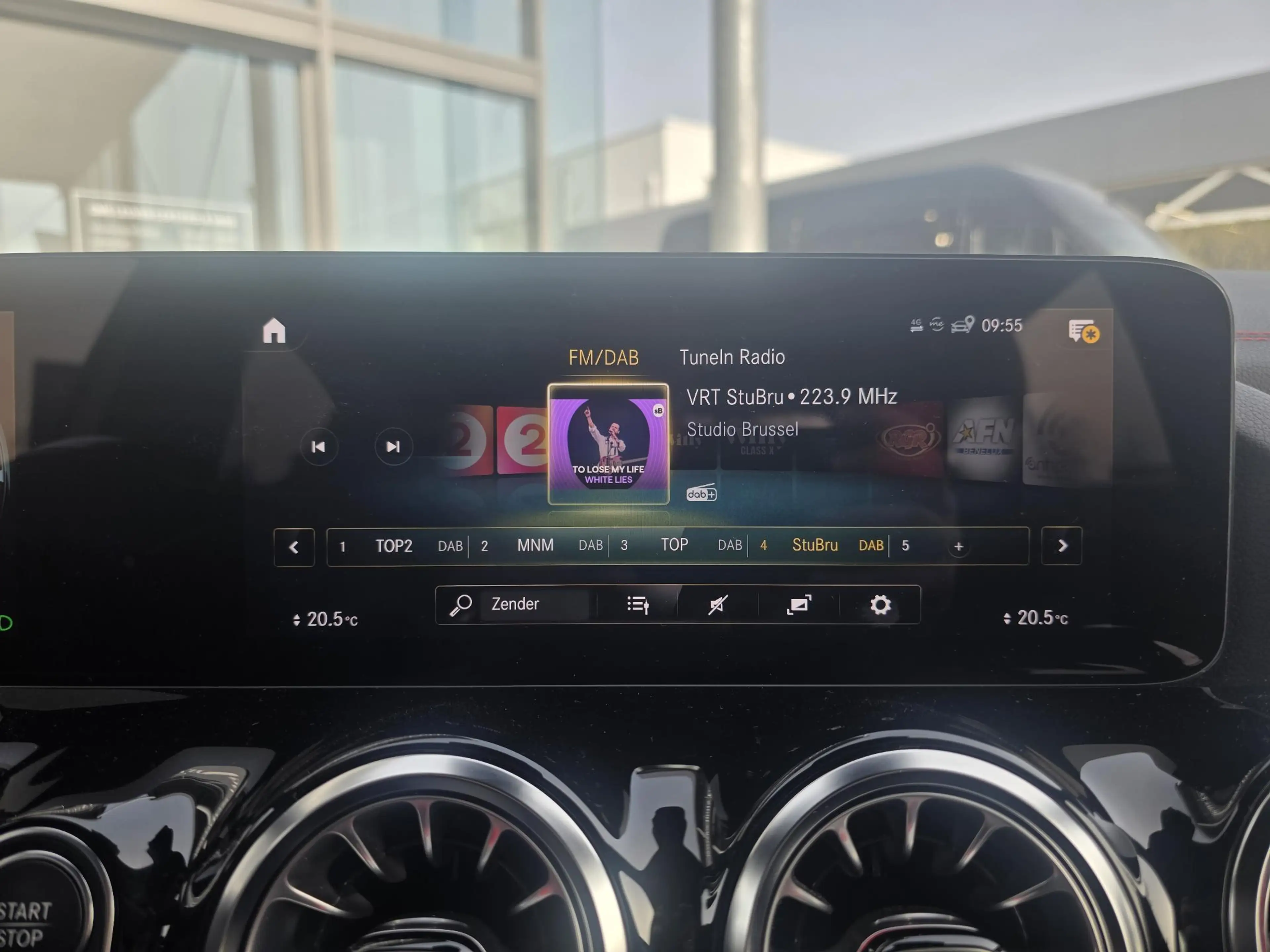 Mercedes-Benz EQA 300 EQA 4MATIC AMG Line — photo 6