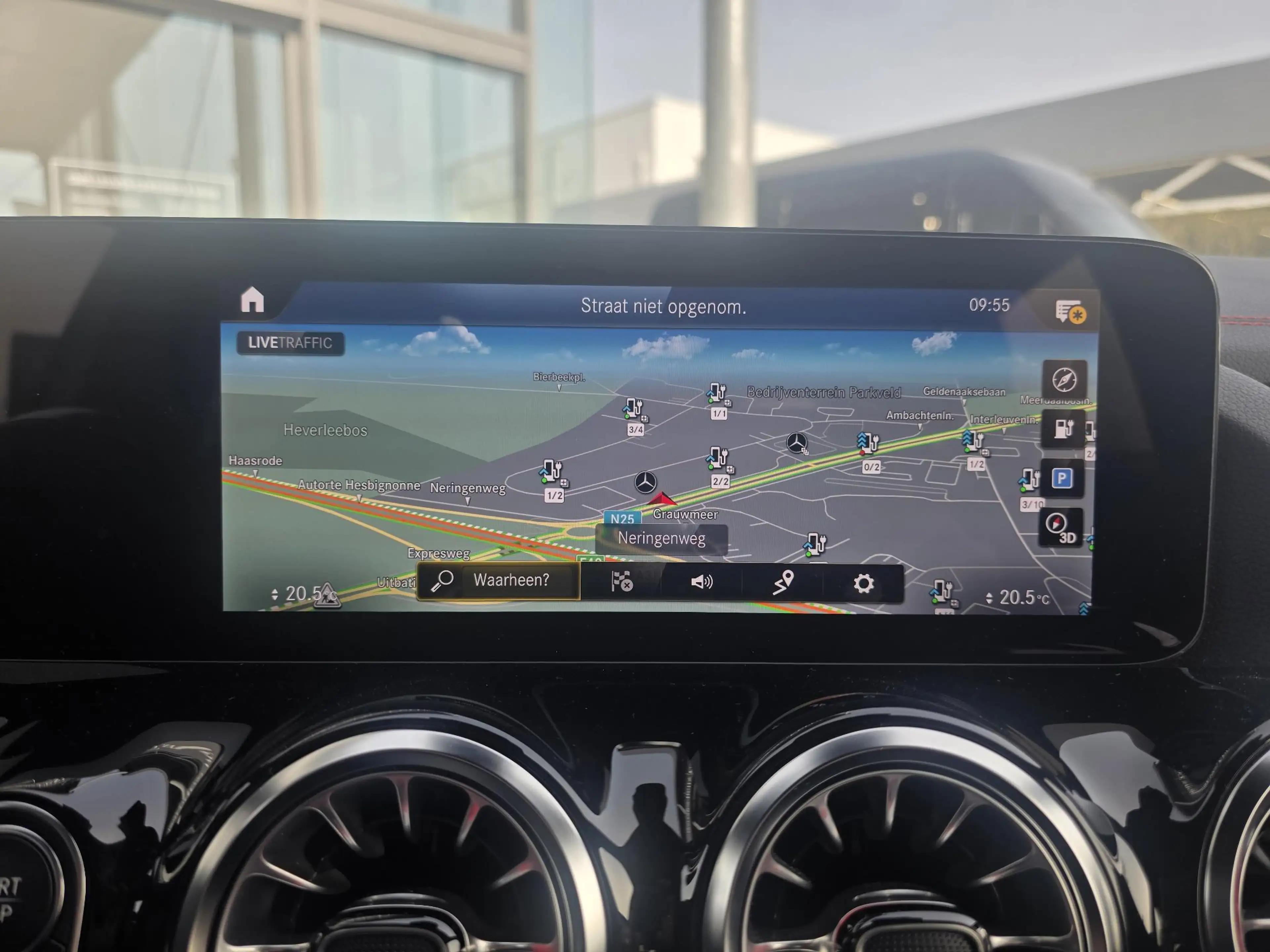 Mercedes-Benz EQA 300 EQA 4MATIC AMG Line — photo 5