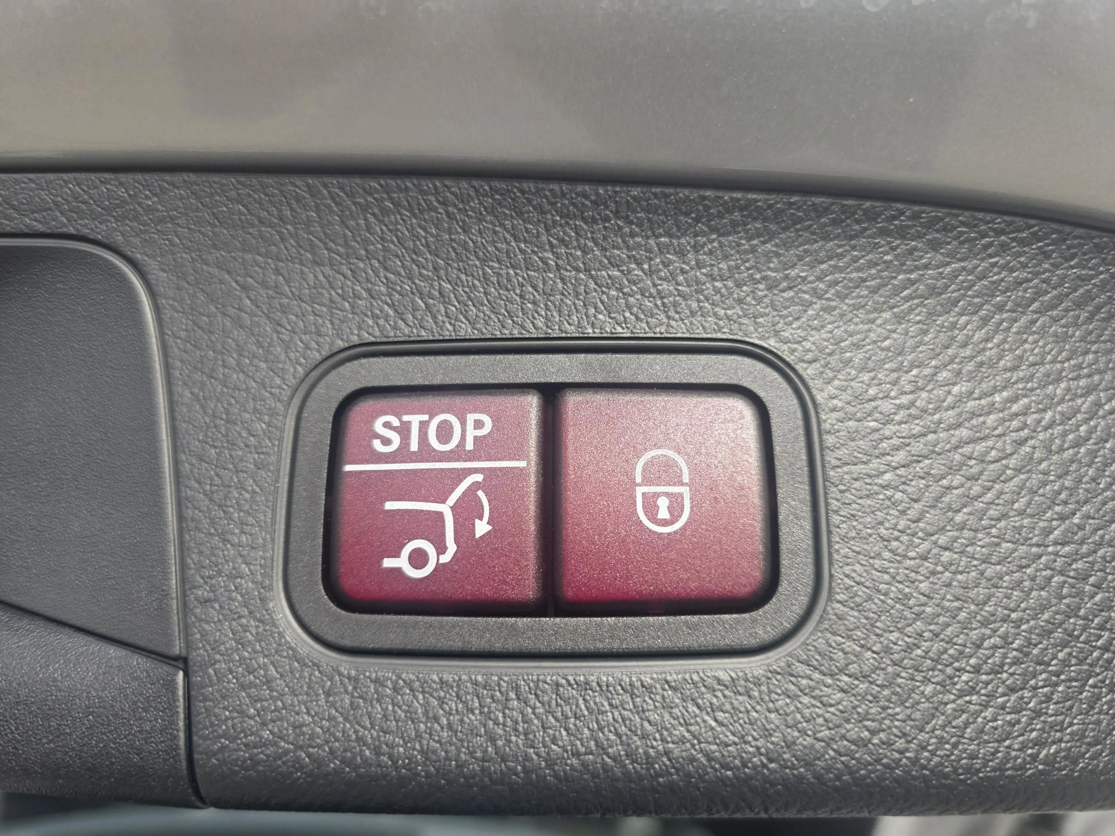 Mercedes-Benz EQA 300 EQA 4MATIC AMG Line — photo 13