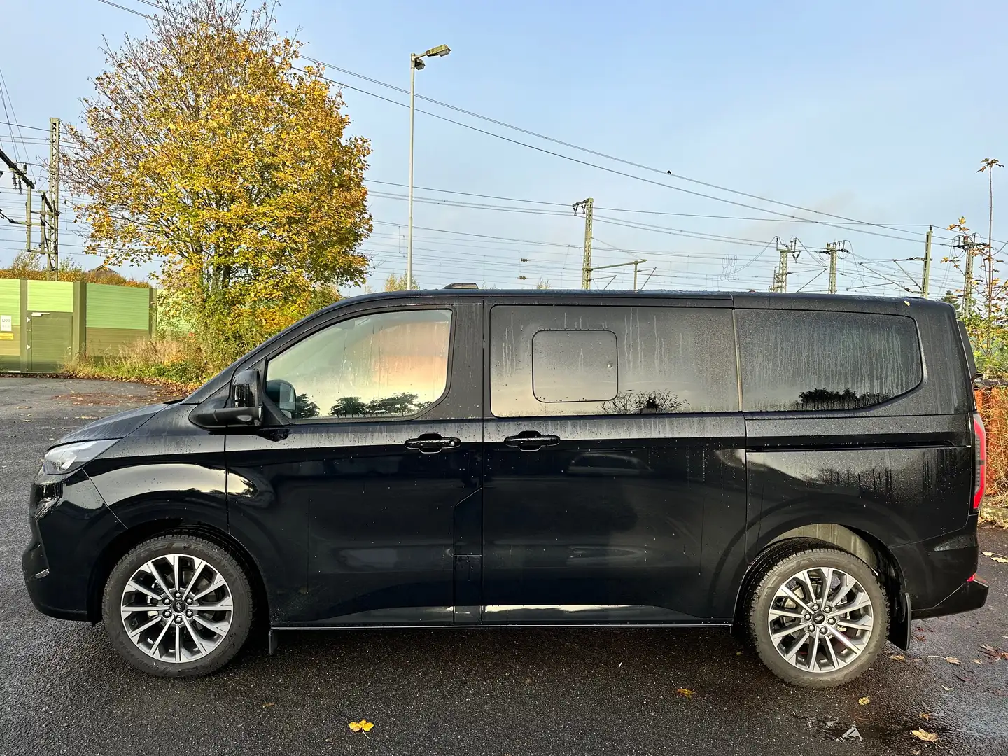 Ford Tourneo Custom L1 Tourneo Titanium X AWD Panorama, AHK Schwarz - 2
