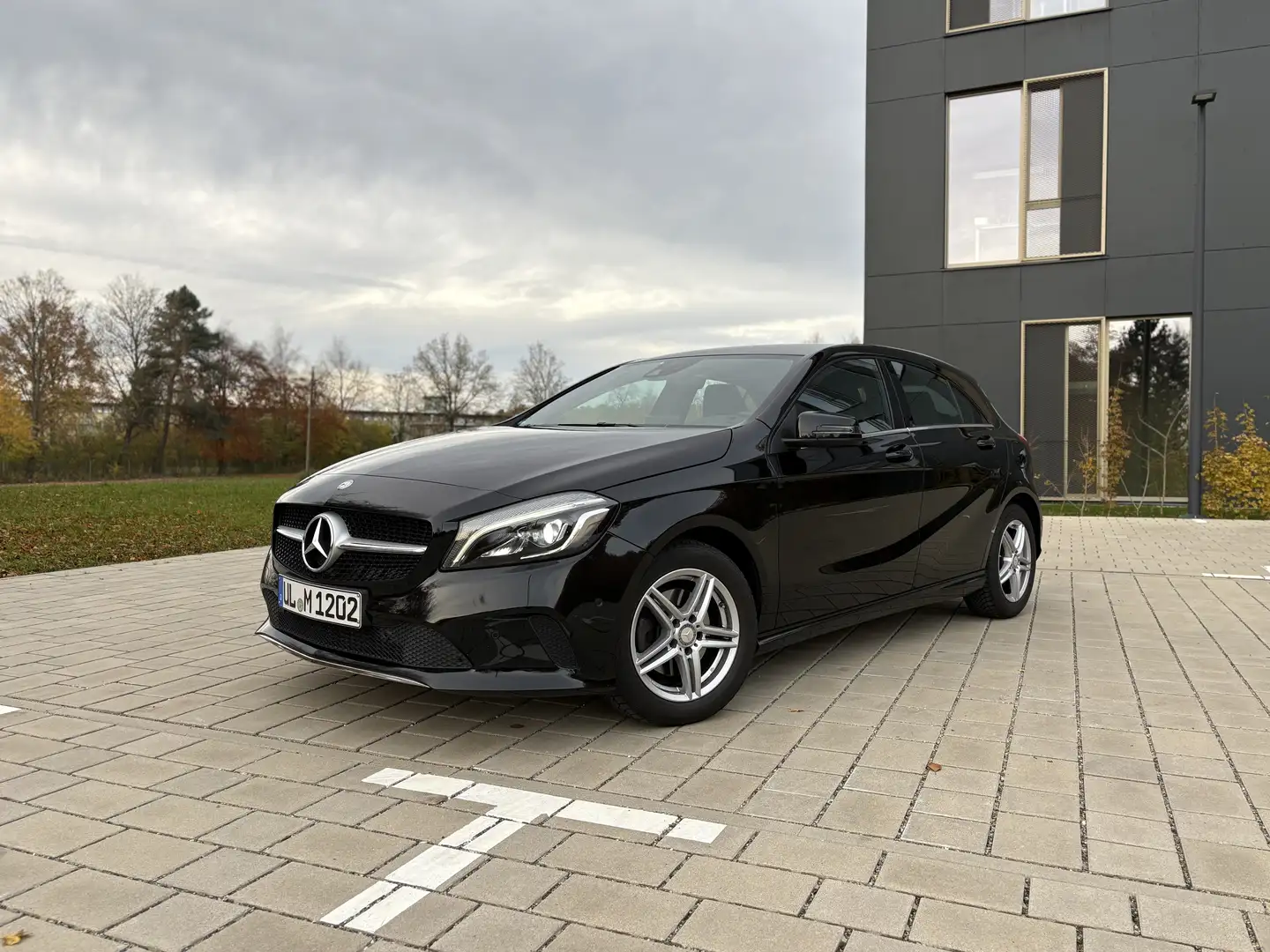 Mercedes-Benz A 180 A 180 BlueEfficiency (176.042) Schwarz - 1