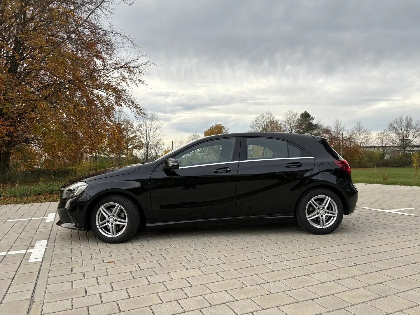 Mercedes-Benz A 180 A 180 BlueEfficiency (176.042) Schwarz - 2