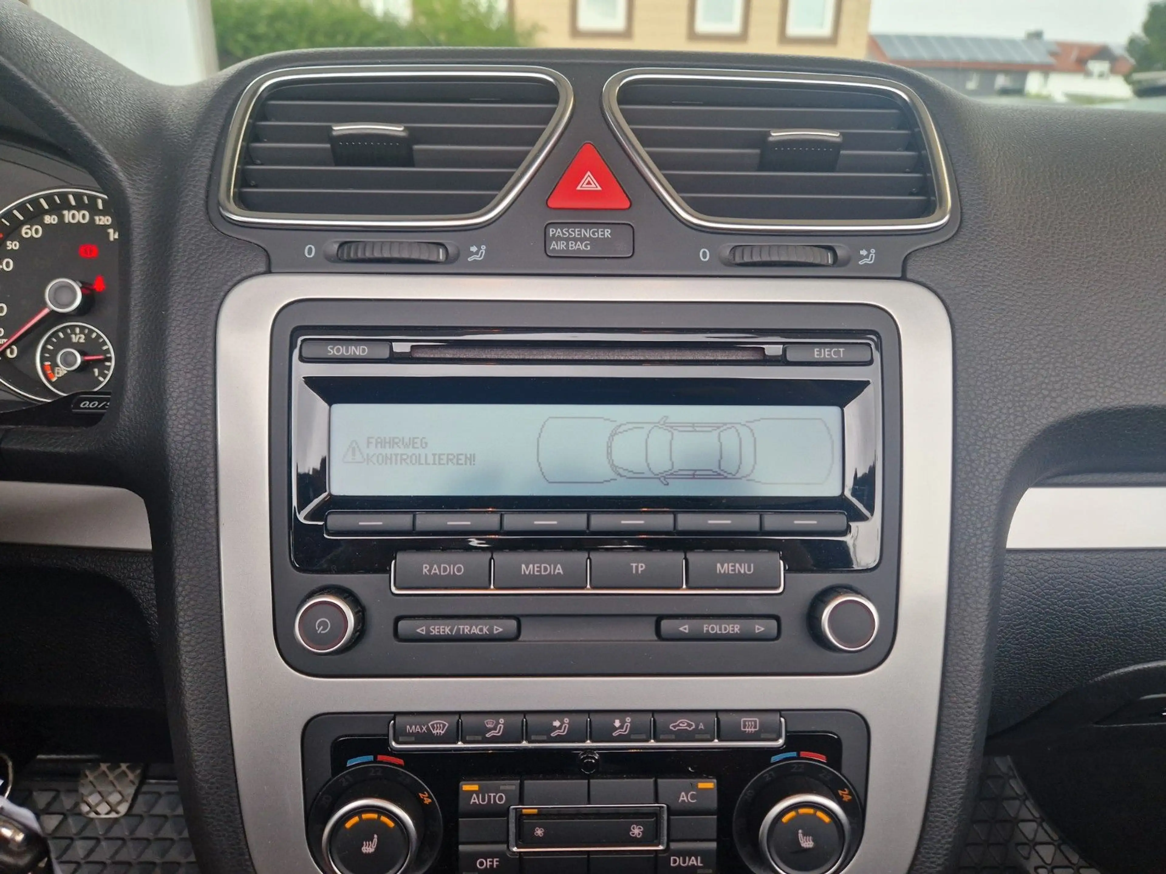 Volkswagen Eos Basis Klima SHZG PDC LM-Felgen — photo 15