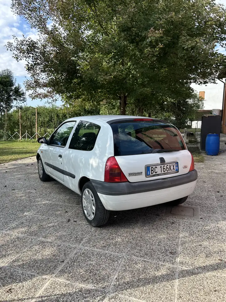 Renault Clio 3p 1.2 One O, foto 3