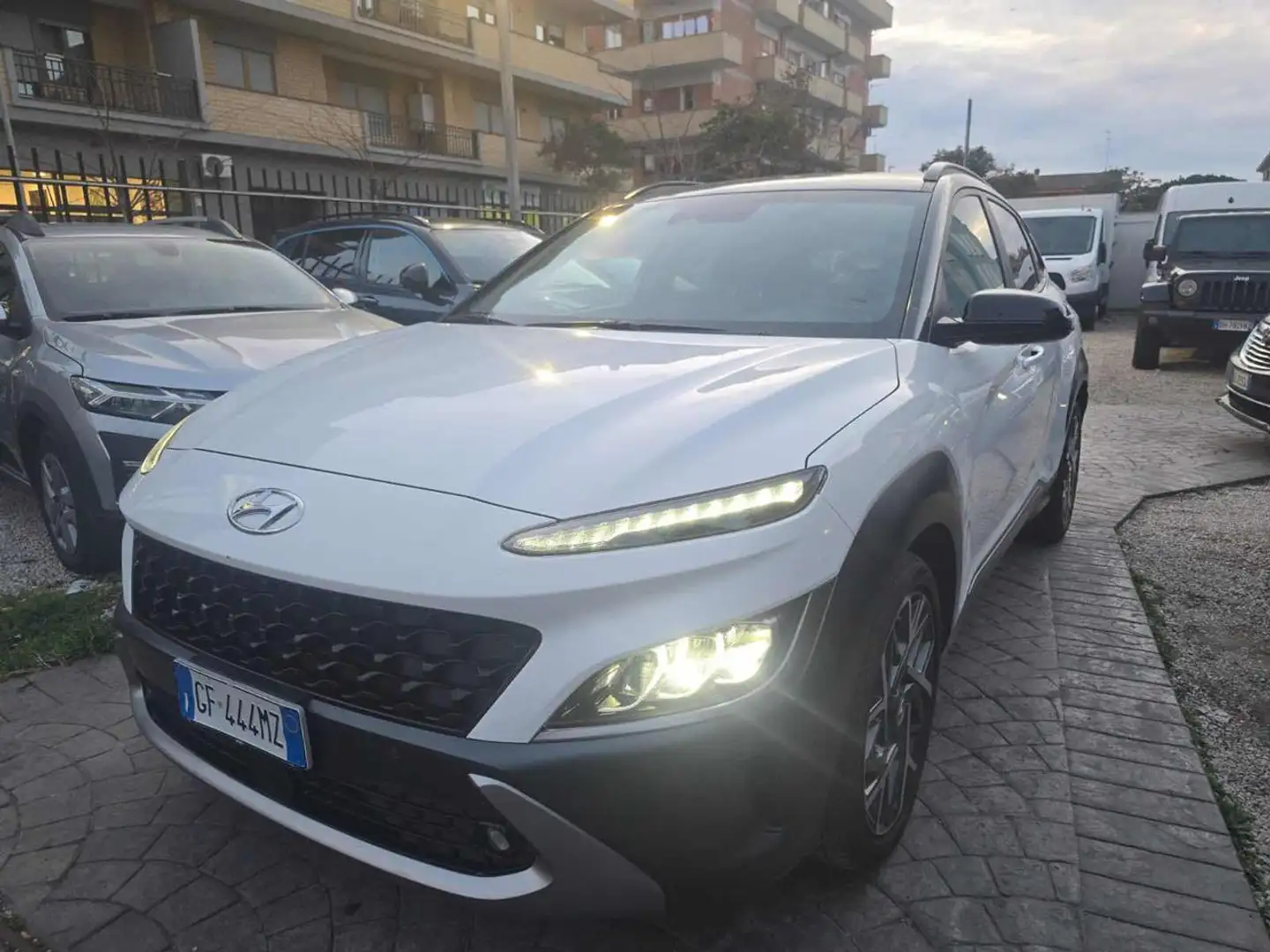 Hyundai KONA 1.6 CRDI Hybrid 48V DCT XLine Weiß - 2