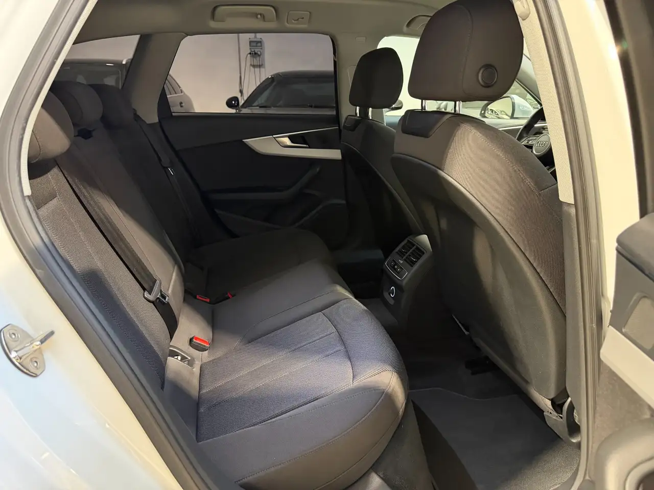 Audi A4 Avant 2.0 TDI VIRTUAL-MMI PLUS-CARPLAY-LED, миниатюра 11